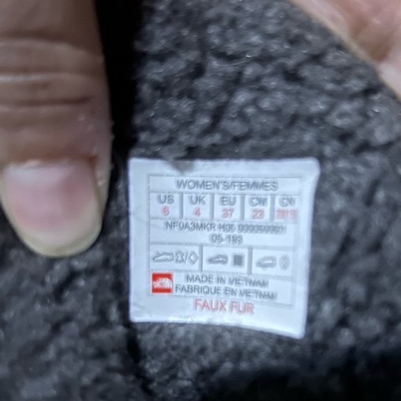 Basically brand new North Face boots - Picture 3 of 3
